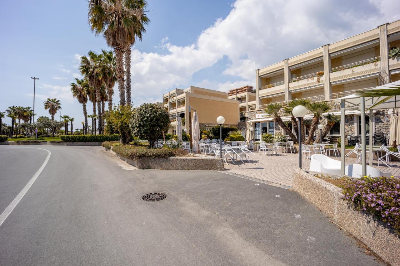Aregai Marina Exclusive Seaside Apartments Santo Stefano al Mare Exterior photo